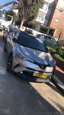 מודעת רכב טויוטה C-HR