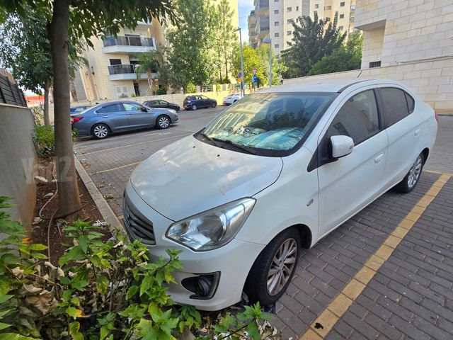 מיצובישי אטראז'