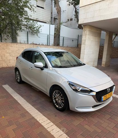 מודעת רכב מאזדה 2