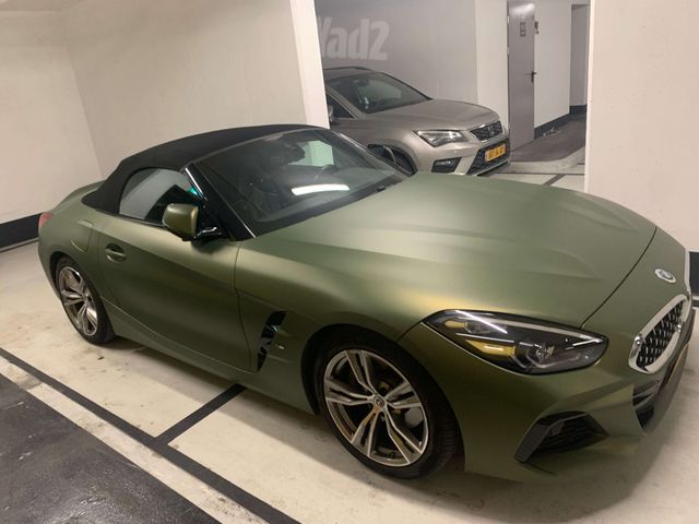 ב מ וו Z4