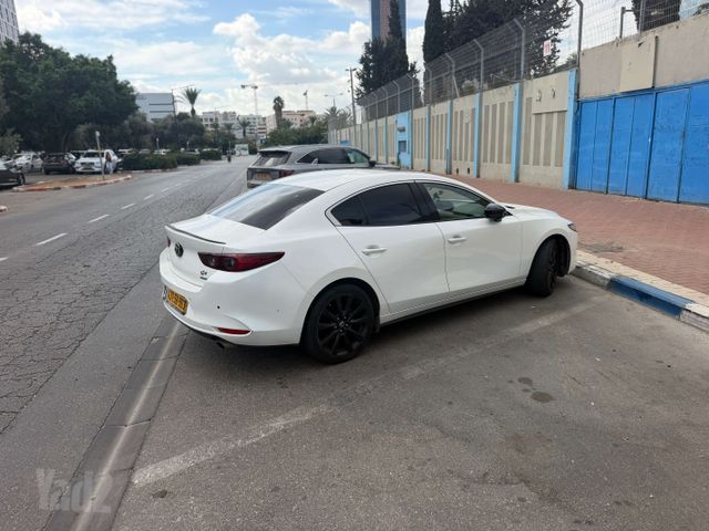 מודעת רכב מאזדה 3