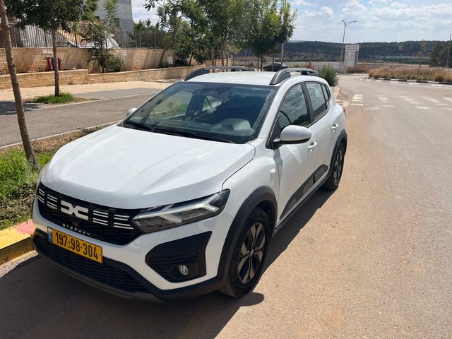 דאצ'יה סנדרו Stepway