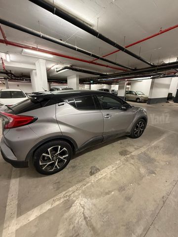 מודעת רכב טויוטה C-HR