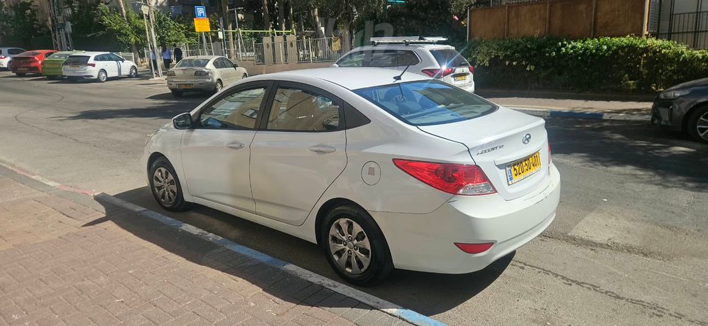 יונדאי אקסנט i25