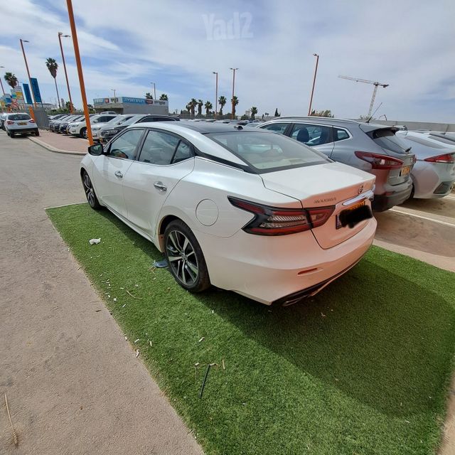 ניסאן מקסימה
