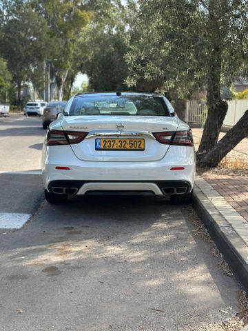 ניסאן מקסימה