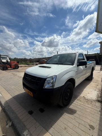 איסוזו די-מקס