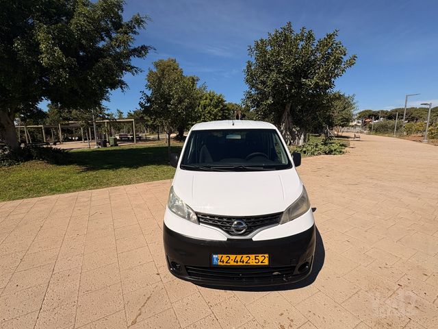 ניסאן NV200