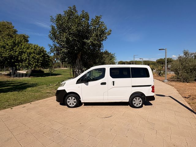 ניסאן NV200