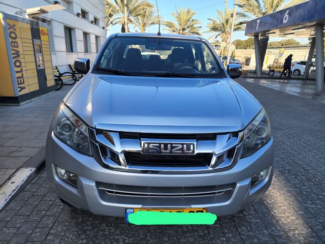 איסוזו די-מקס
