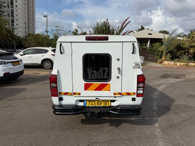 איסוזו די-מקס