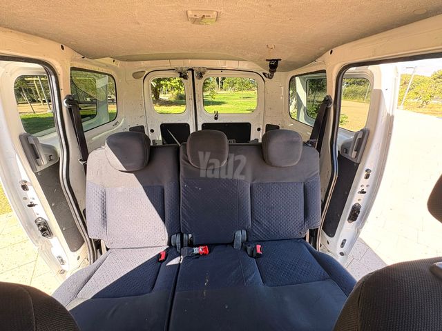 ניסאן NV200