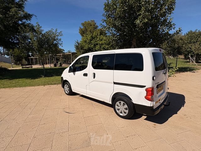 ניסאן NV200