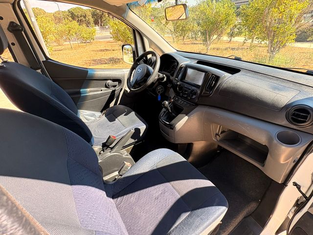 ניסאן NV200