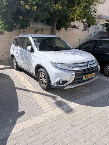 מיצובישי אאוטלנדר
