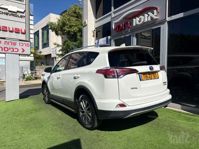 טויוטה RAV4