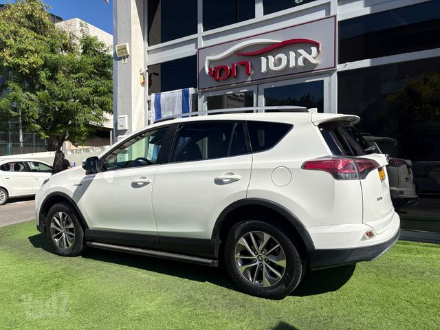 טויוטה RAV4