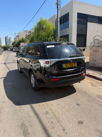 מיצובישי אאוטלנדר