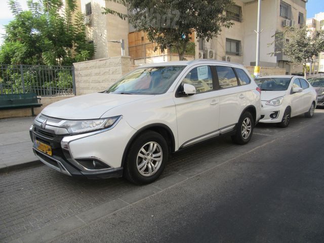 מיצובישי אאוטלנדר