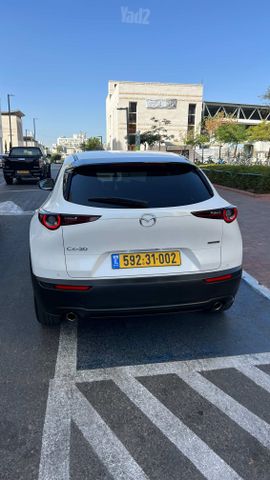 מודעת רכב מאזדה CX-30