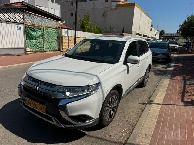 מיצובישי אאוטלנדר