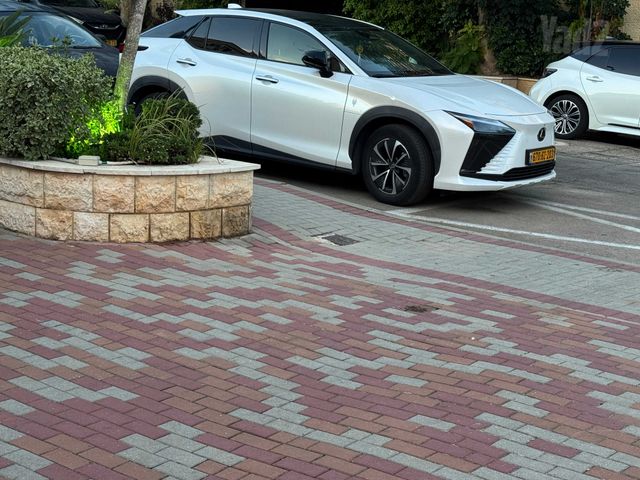 לקסוס RZ