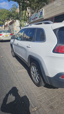 מודעת רכב ג'יפ צ'ירוקי