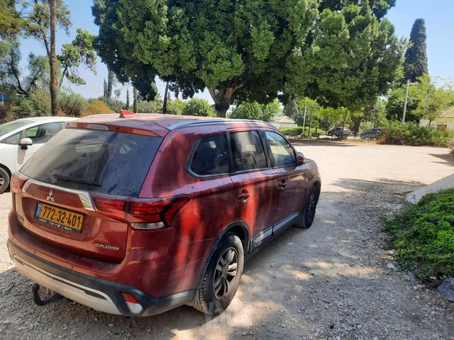 מיצובישי אאוטלנדר