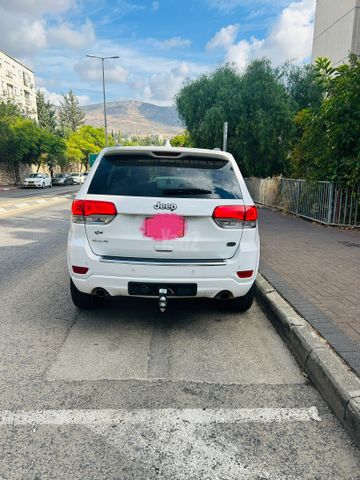 מודעת רכב ג'יפ גרנד צ'ירוקי