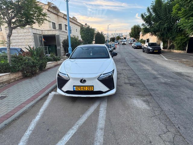 לקסוס RZ