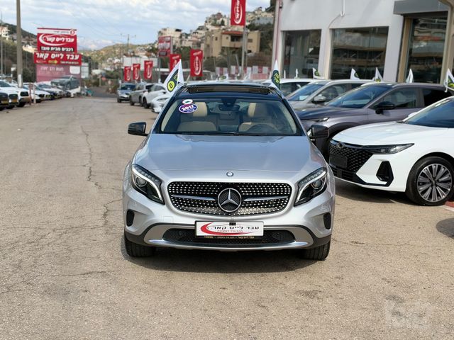 מרצדס-בנץ GLA