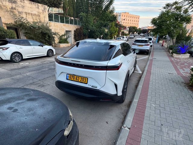 לקסוס RZ