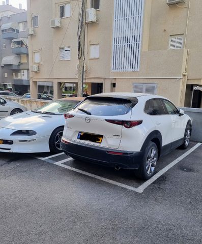מודעת רכב מאזדה CX-30