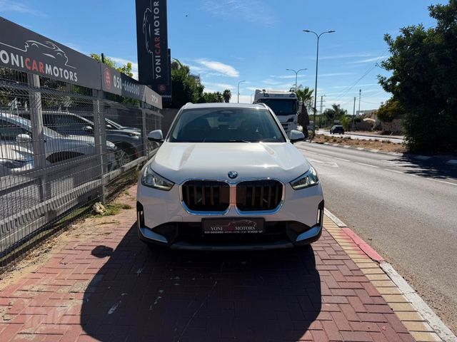 ב מ וו X1