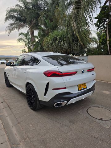 ב מ וו X6