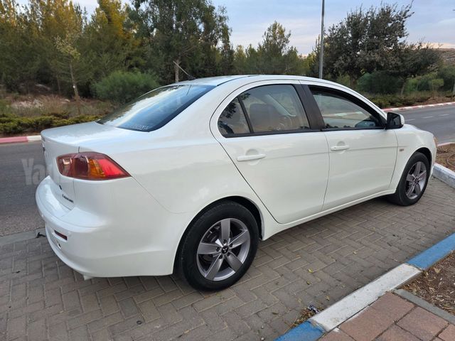 מיצובישי לנסר