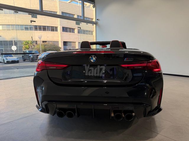 ב מ וו M4