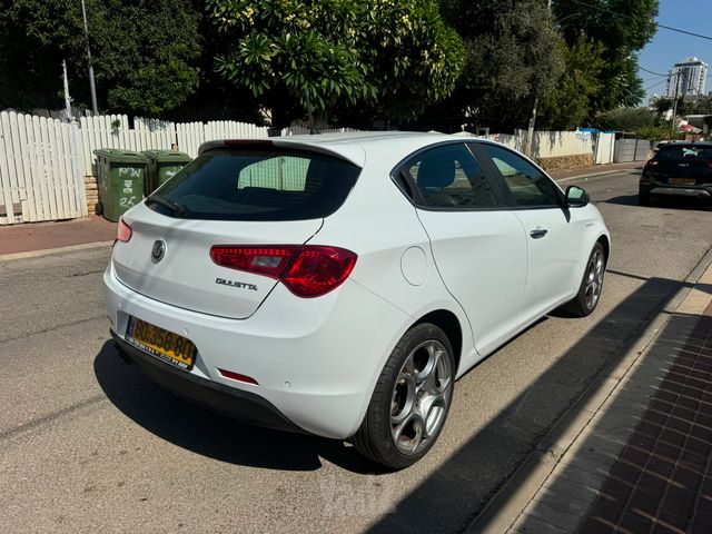 אלפא רומיאו ג'ולייטה