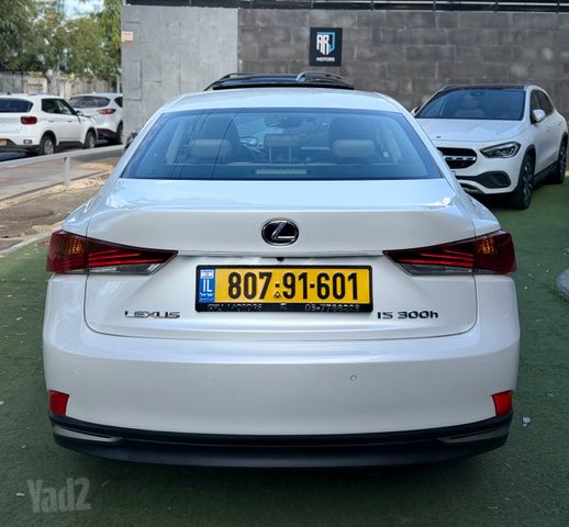 לקסוס IS