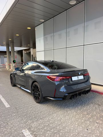ב מ וו M4