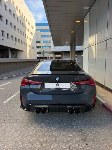 ב מ וו M4