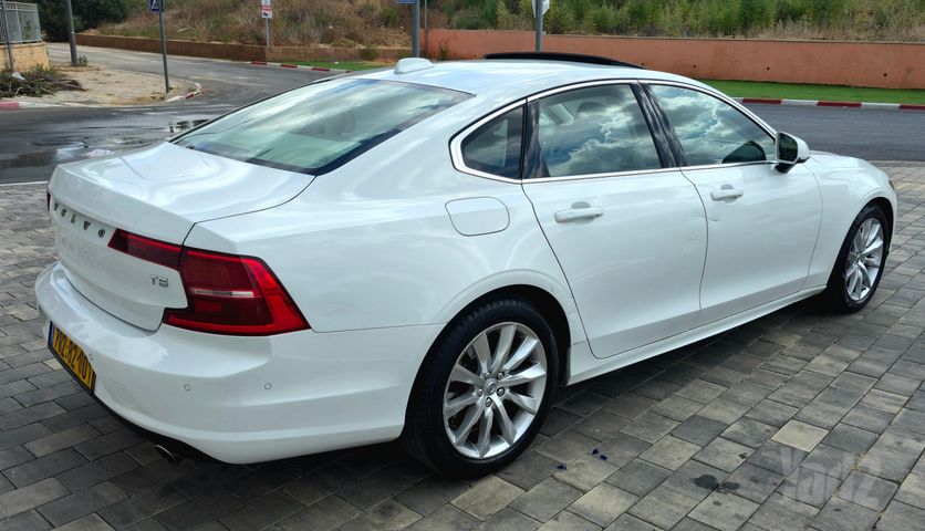 וולוו S90