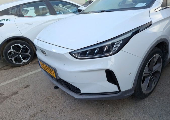 מודעת רכב ג׳ילי Geometry C