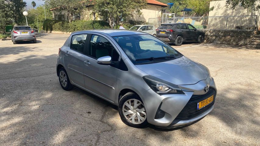 טויוטה יאריס