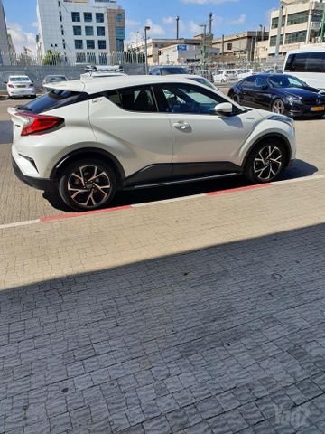 מודעת רכב טויוטה C-HR