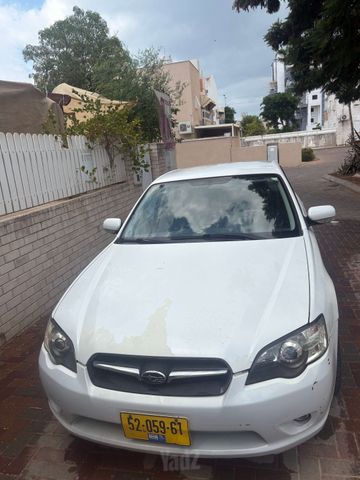 סובארו B4/לגאסי