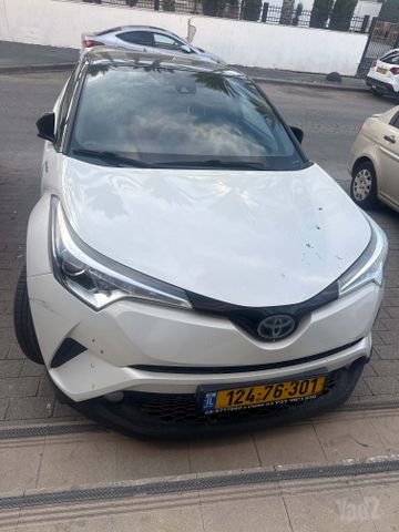 C-HR Chic היברידי אוט׳ 1.8 (98 כ״ס)