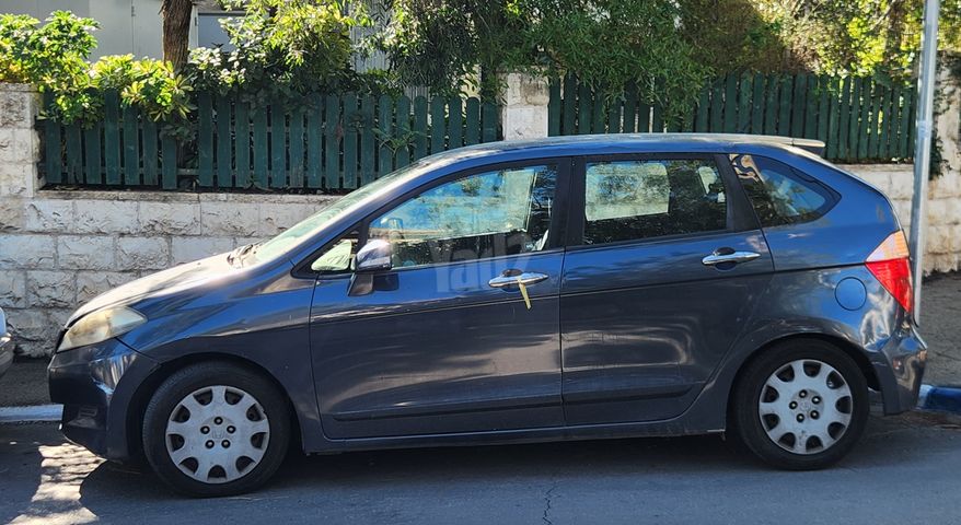 מודעת רכב הונדה FR-V