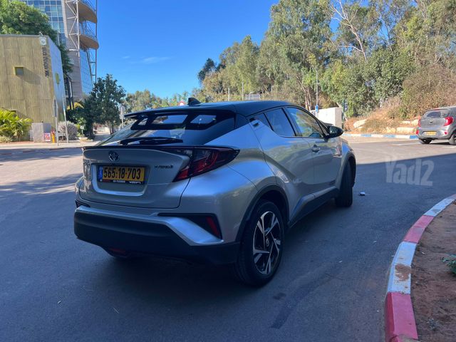 מודעת רכב טויוטה C-HR
