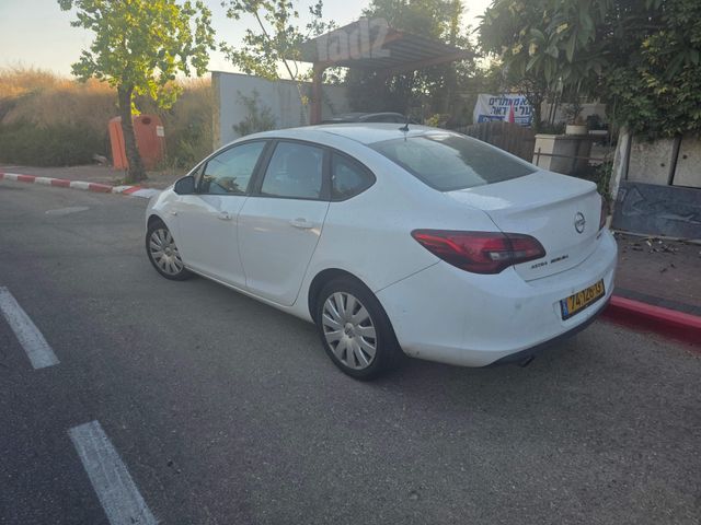 אופל אסטרה